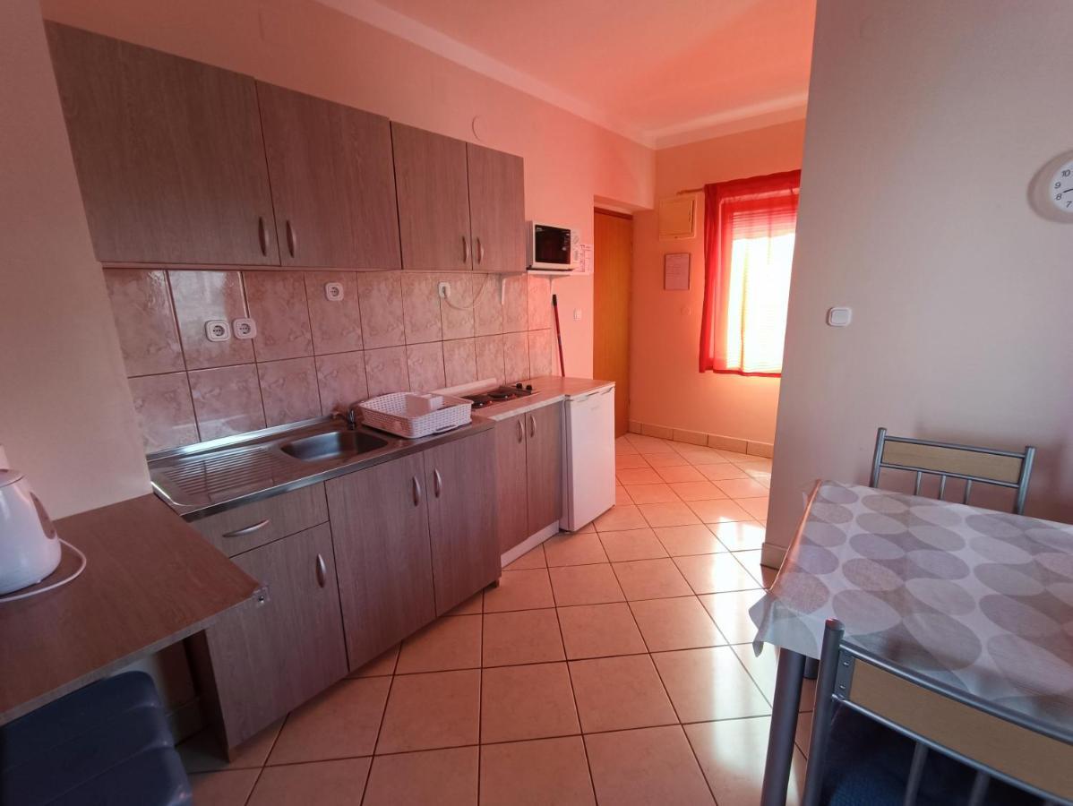 Studio Apartmani Zoric Šilo Buitenkant foto